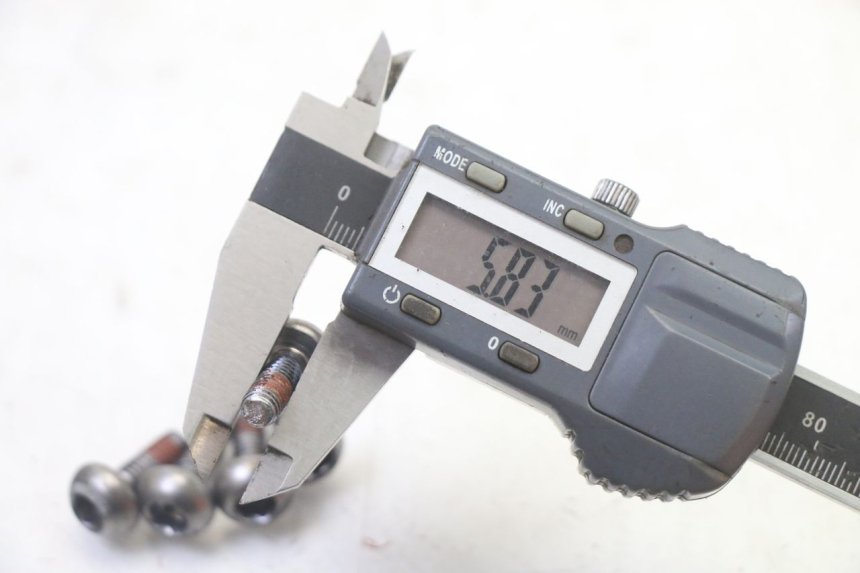 photo de TORNILLO DEL DISCO DE FRENO HONDA NTV DEAUVILLE 650 (2001 - 2006) - Detalles de los puntos de fijación