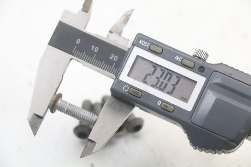 photo de TORNILLO DEL DISCO DE FRENO PIAGGIO BEVERLY 125 (1998 - 2005) - Zoom estado de uso