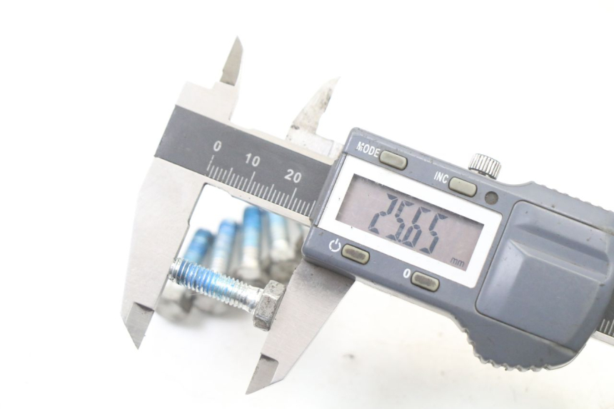 photo de TORNILLO DEL DISCO DE FRENO PIAGGIO NRG POWER PUREJET 50 (2018 - 2021) - Primer plano técnico