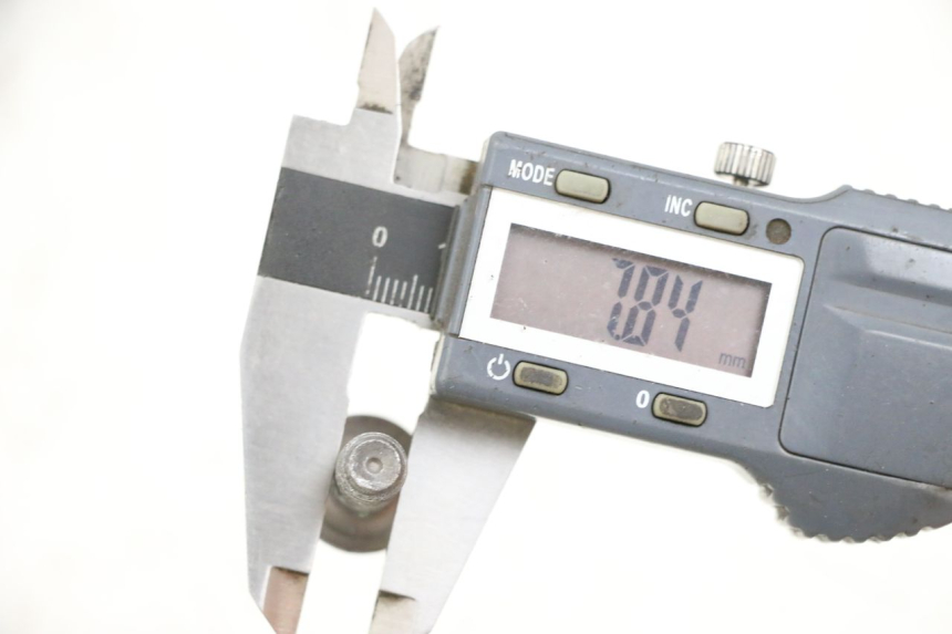 photo de TORNILLO DEL DISCO DE FRENO BMW R GS 1250 (2021 - 2024) - Zoom estado de uso