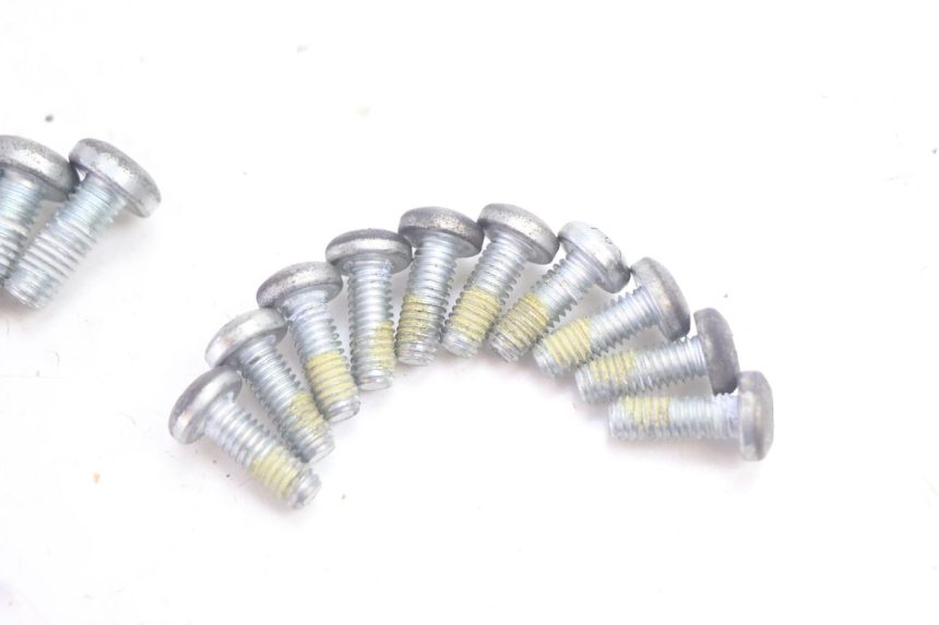 photo de TORNILLO DEL DISCO DE FRENO HARLEY DAVIDSON ROAD GLIDE FLTRXSE 1920 (2018 - 2022) - Primer plano técnico