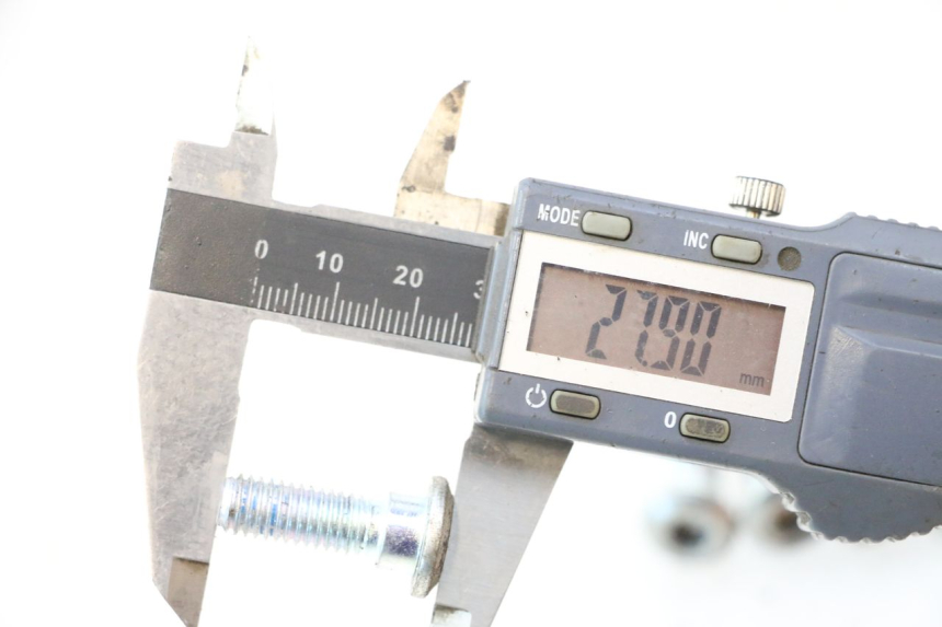 photo de TORNILLO DEL DISCO DE FRENO BAIKU SAKURA 1 (2021 - 2025) - Zoom estado de uso