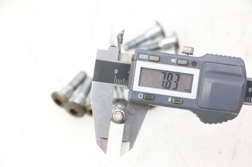 photo de TORNILLO DEL DISCO DE FRENO TRIUMPH SPRINT 900 (1995 - 1998) - Zoom estado de uso