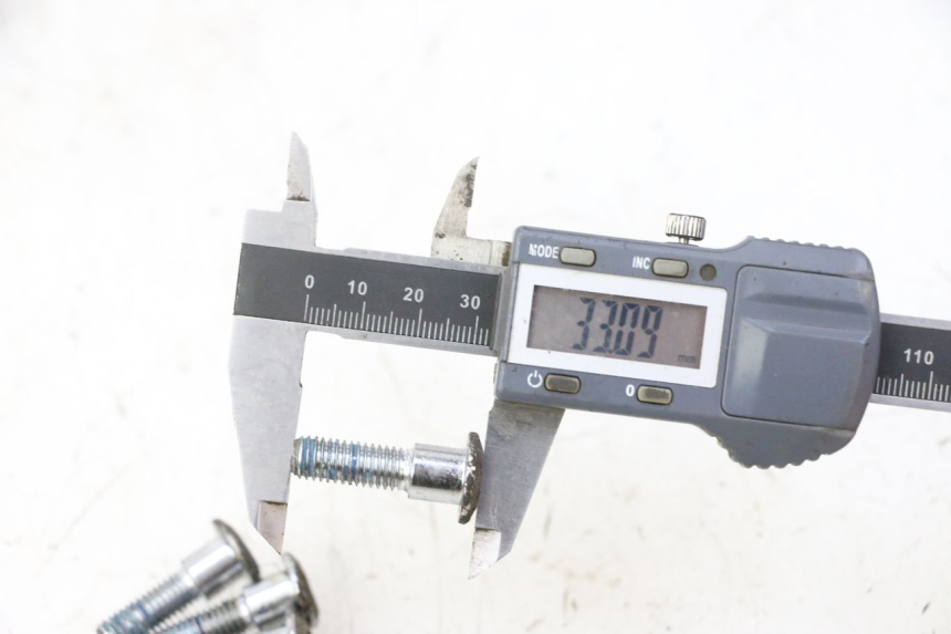 photo de TORNILLO DEL DISCO DE FRENO TRIUMPH SPRINT 900 (1995 - 1998) - Otra perspectiva