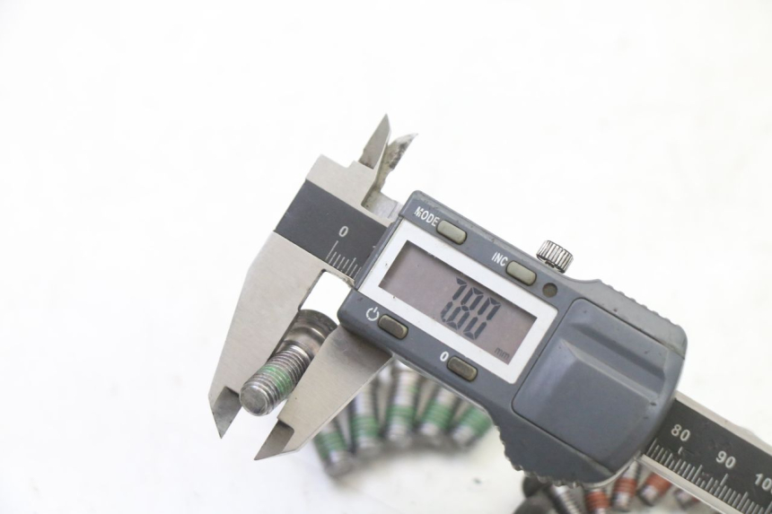 photo de TORNILLO DEL DISCO DE FRENO HONDA ST PAN EUROPEAN 1300 (2002 - 2013) - Primer plano técnico