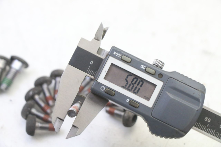 photo de TORNILLO DEL DISCO DE FRENO HONDA ST PAN EUROPEAN 1300 (2002 - 2013) - Detalles de los puntos de fijación