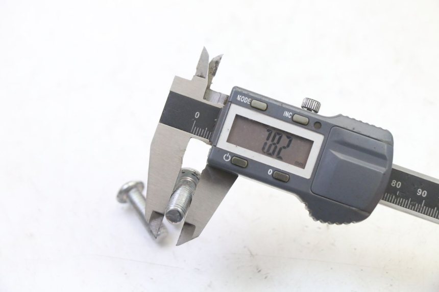 photo de TORNILLO DEL DISCO DE FRENO PEUGEOT STREETZONE I NAKED 2T 50 (2018 - 2020) - Primer plano técnico