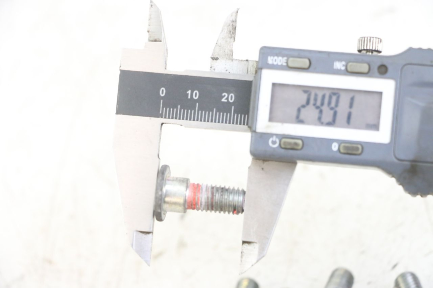 photo de TORNILLO DEL DISCO DE FRENO SUZUKI BURGMAN 125 (2018 - 2021) - Detalle de la pieza