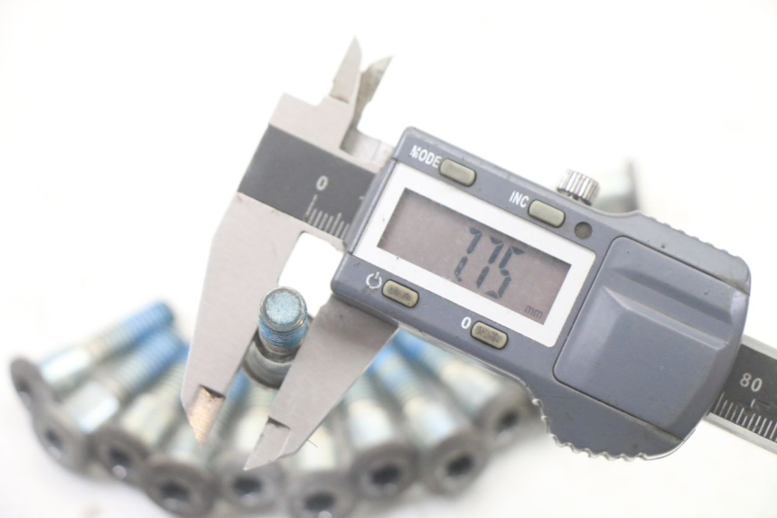 photo de TORNILLO DEL DISCO DE FRENO SUZUKI GSF S BANDIT 600 (2000 - 2004) - Otra perspectiva