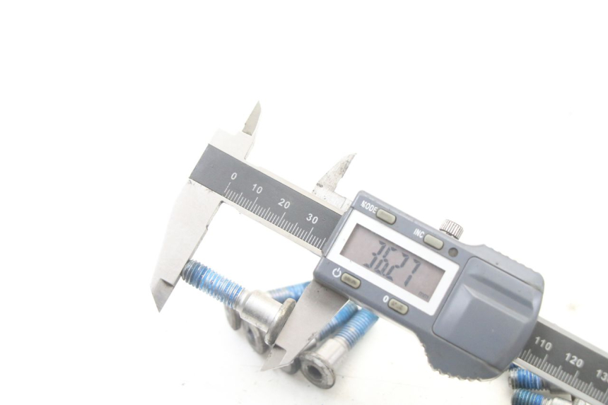 photo de TORNILLO DEL DISCO DE FRENO SUZUKI GSX F GSXF 650 (2007 - 2015) - Primer plano técnico