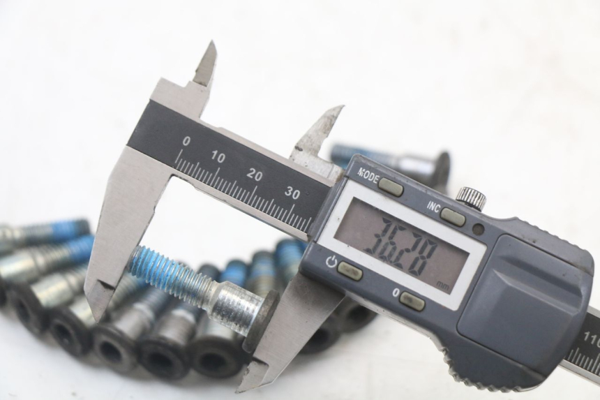 photo de TORNILLO DEL DISCO DE FRENO SUZUKI SV S 650 (1999 - 2002) - Zoom estado de uso