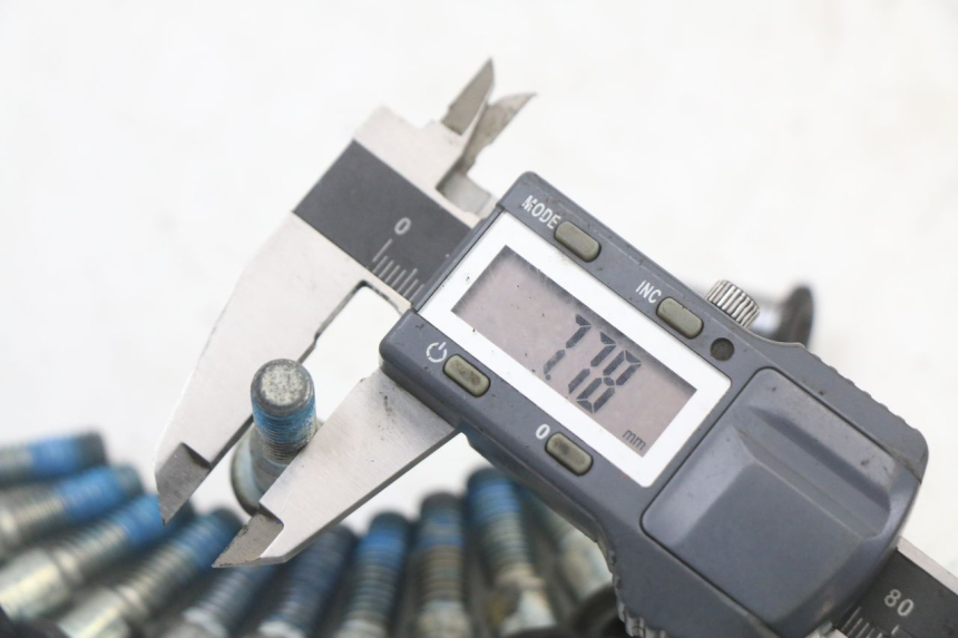 photo de TORNILLO DEL DISCO DE FRENO SUZUKI SV S 650 (1999 - 2002) - Otra perspectiva