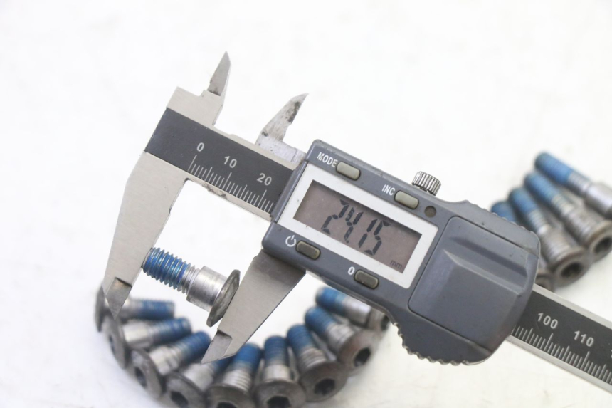 photo de TORNILLO DE DISCO DE FRENOS SUZUKI SV S 650 (2003 - 2009) - Otra perspectiva