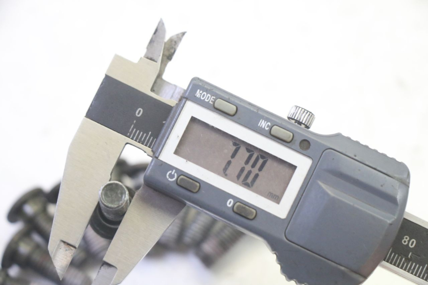 photo de TORNILLO DEL DISCO DE FRENO PEUGEOT TWEET PRO EFI 4T 50 (2021 - 2022) - Primer plano técnico