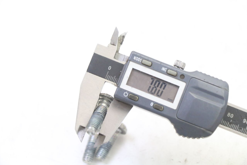 photo de TORNILLO DEL DISCO DE FRENO YAMAHA XMAX X-MAX 125 (2021 - 2025) - Primer plano técnico