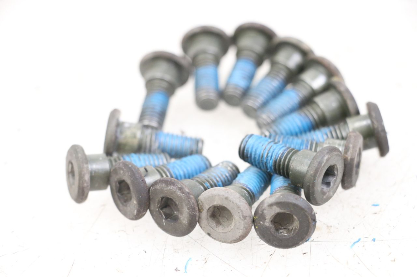 photo de TORNILLO DEL DISCO DE FRENO KYMCO XCITING 250 (2006 - 2009) - Primer plano técnico