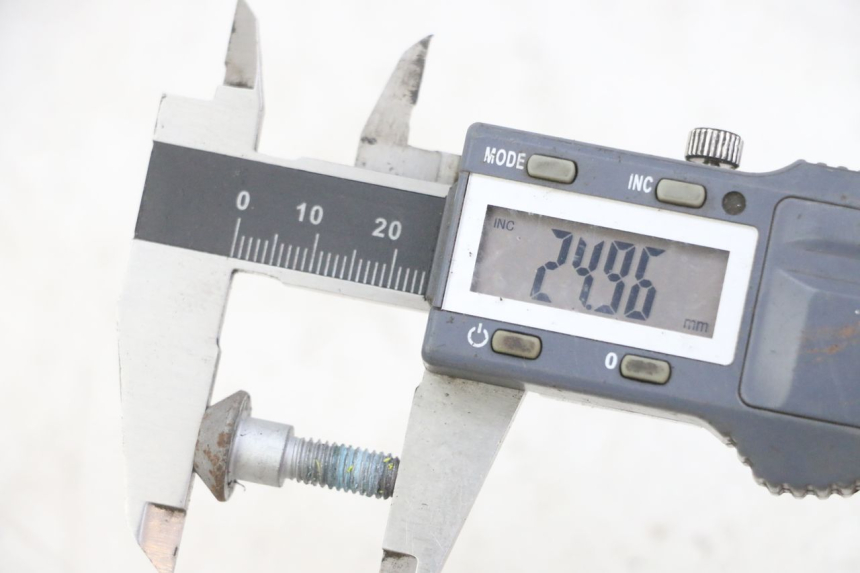 photo de TORNILLO DEL DISCO DE FRENO YAMAHA XJ6 ABS 600 (2008 - 2016) - Zoom estado de uso