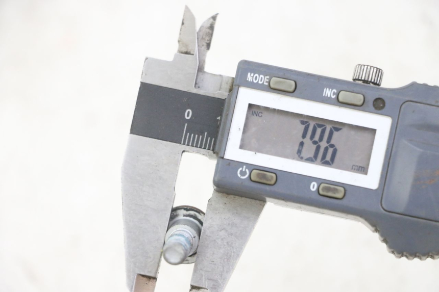 photo de TORNILLO DEL DISCO DE FRENO YAMAHA XJ6 ABS 600 (2008 - 2016) - Otra perspectiva