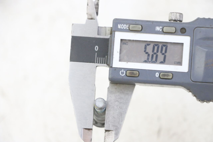 photo de TORNILLO DEL DISCO DE FRENO YAMAHA XJ6 ABS 600 (2008 - 2016) - Primer plano técnico