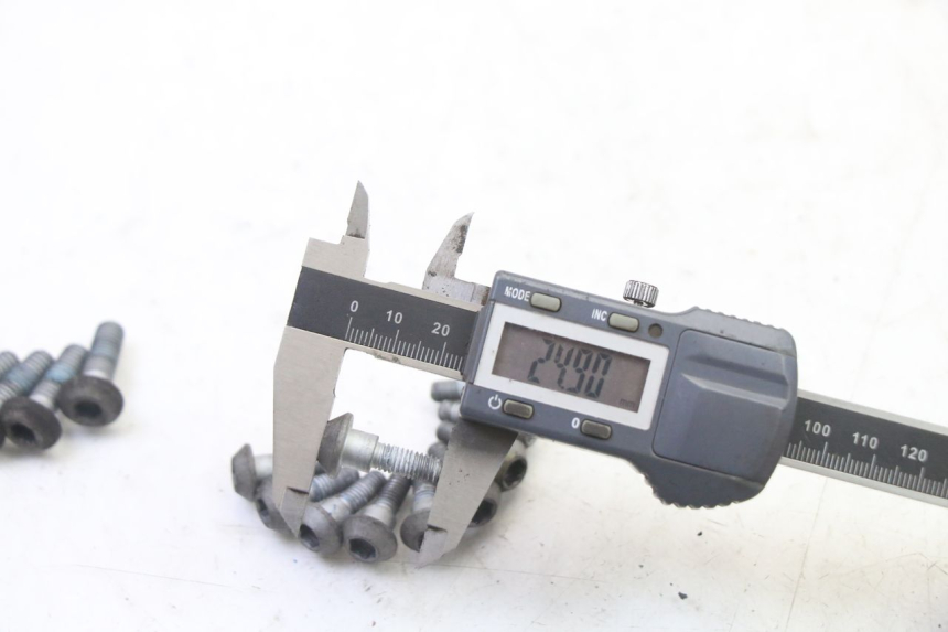 photo de TORNILLO DEL DISCO DE FRENO YAMAHA XJ6 ABS 600 (2008 - 2016) - Detalles de los puntos de fijación