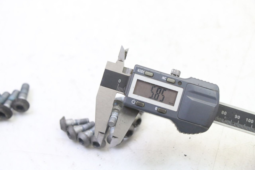 photo de TORNILLO DEL DISCO DE FRENO YAMAHA XJ6 ABS 600 (2008 - 2016) - Estado de la superficie y material