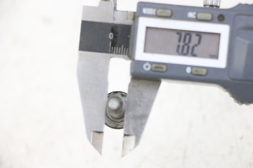 photo de TORNILLO DEL DISCO DE FRENO YAMAHA FZS FAZER 600 (2001 - 2003) - Zoom estado de uso