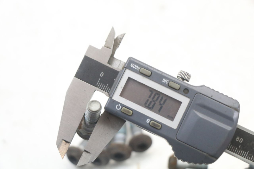 photo de TORNILLO DEL DISCO DE FRENO YAMAHA XJ6 ABS 600 (2008 - 2016) - Primer plano técnico