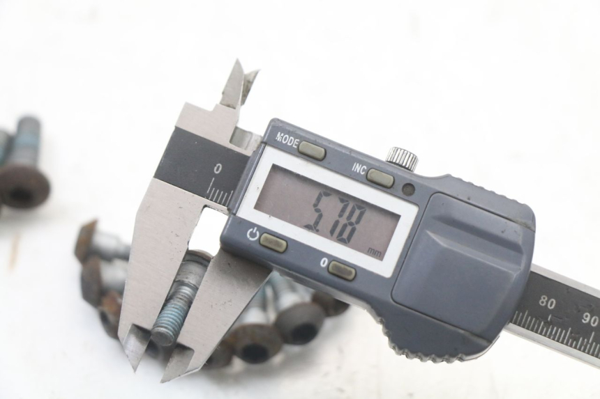 photo de TORNILLO DEL DISCO DE FRENO YAMAHA XJ6 ABS 600 (2008 - 2016) - Estado de la superficie y material