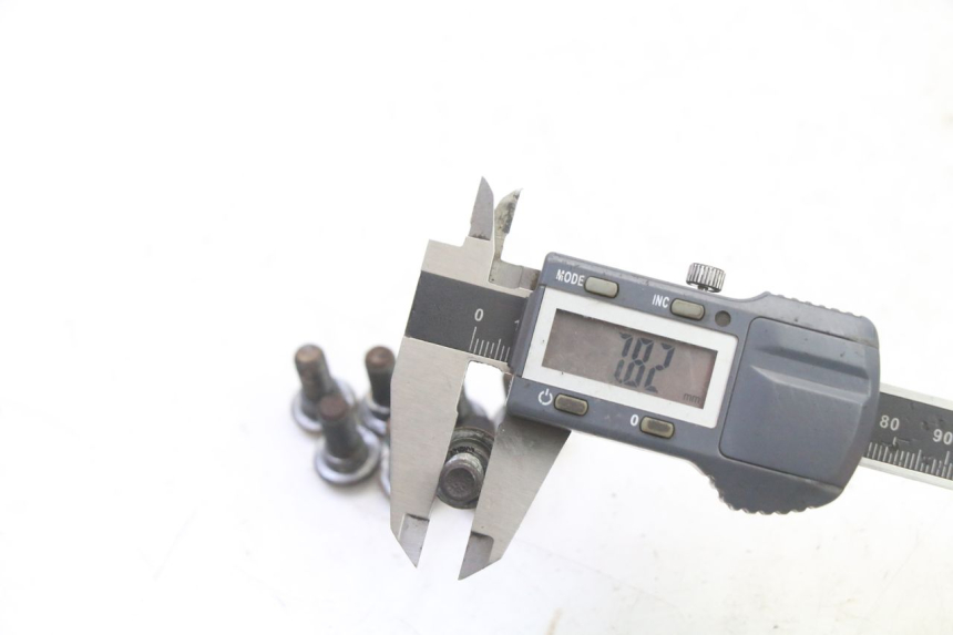 photo de TORNILLO DEL DISCO DE FRENO YAMAHA YFM BRUIN 350 (2003 - 2009) - Primer plano técnico