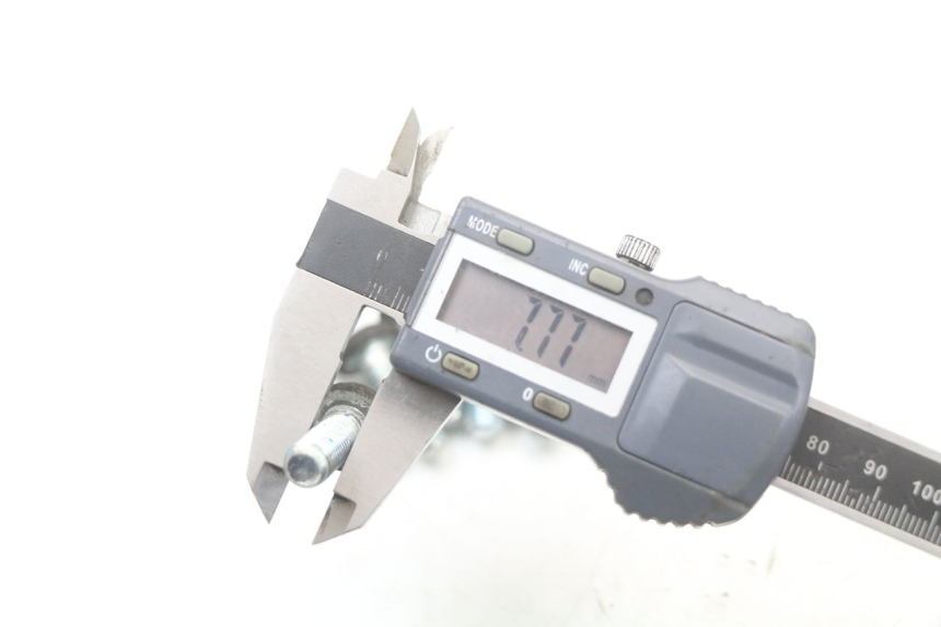 photo de TORNILLO DEL DISCO DE FRENO YAMAHA YP MAJESTY 125 (2002 - 2006) - Primer plano técnico