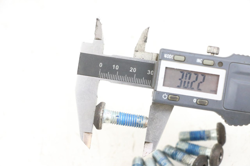 photo de TORNILLO DEL DISCO DE FRENO YAMAHA YP MAJESTY 125 (2002 - 2006) - Zoom estado de uso