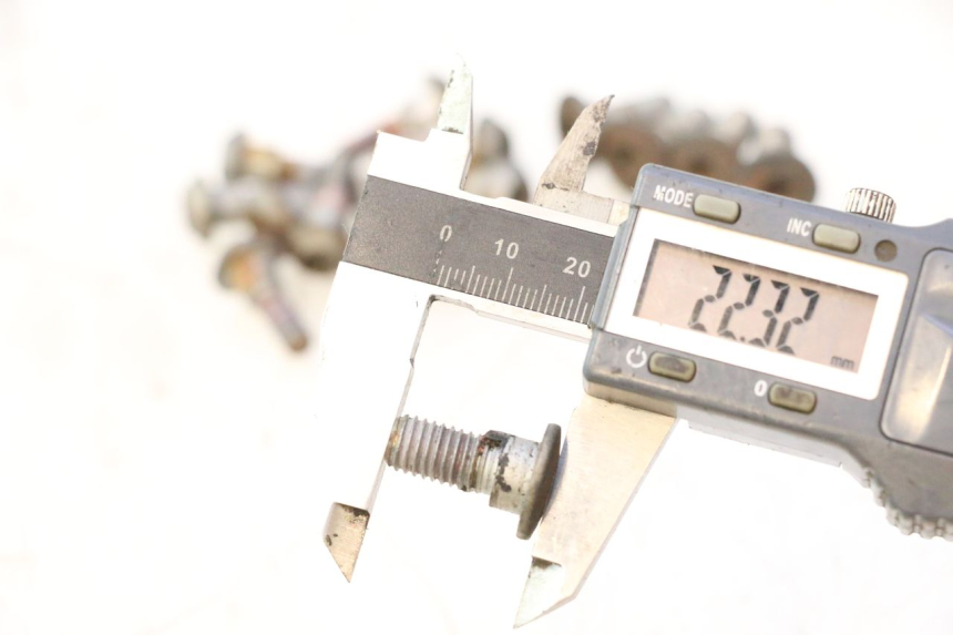 photo de TORNILLO DEL DISCO DE FRENO YAMAHA YZF R6 600 (2008 - 2009) - Otra vista del artículo